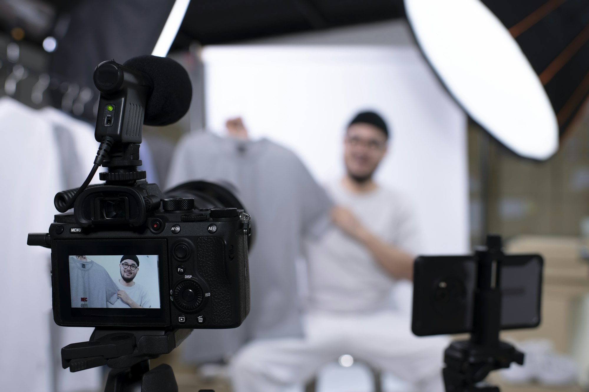 influencer blogger vlogger
