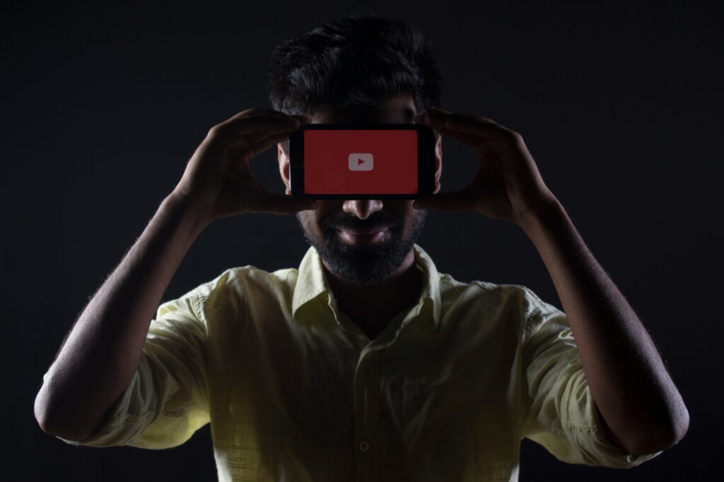 ¿Es Legal Comprar Visitas a YouTube? Descubre la Verdad Aquí Diferencias entre comprar visitas y ganar suscriptores orgánicamente