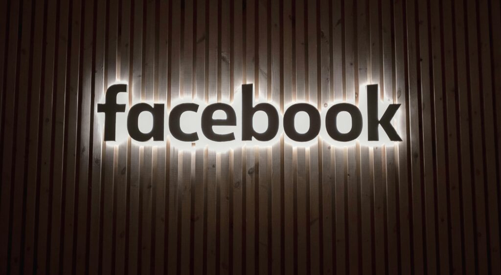 Facebook: secretos para disparar tus likes de forma orgánica Automatización y optimización continua
