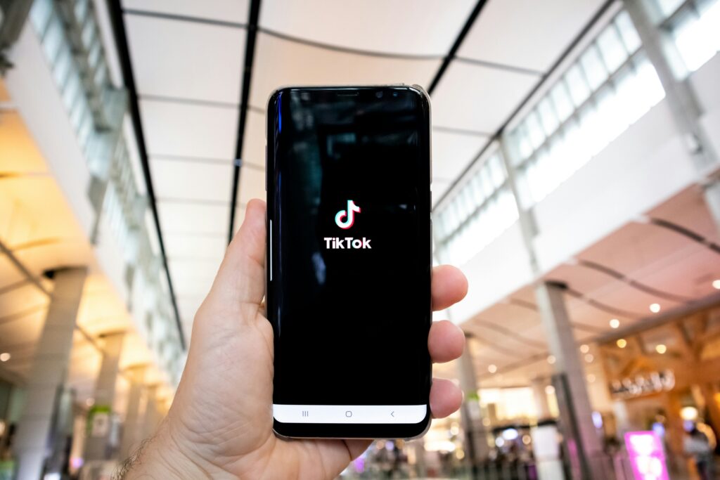 Cómo conseguir más likes en TikTok y crecer rápido en 2026 Ajusta tu estrategia según métricas