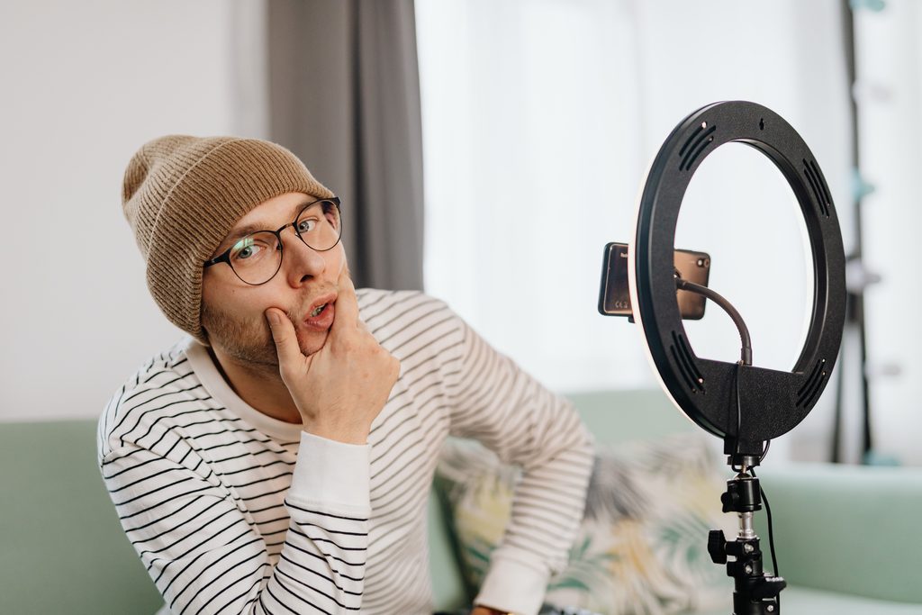 Cómo saber quién visita tu canal de YouTube Instagram foto